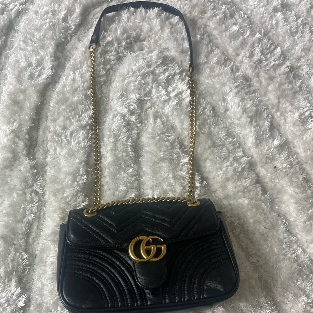 GG Marmont Small matelassé shoulder bag
Only worn a few times - mint condition!